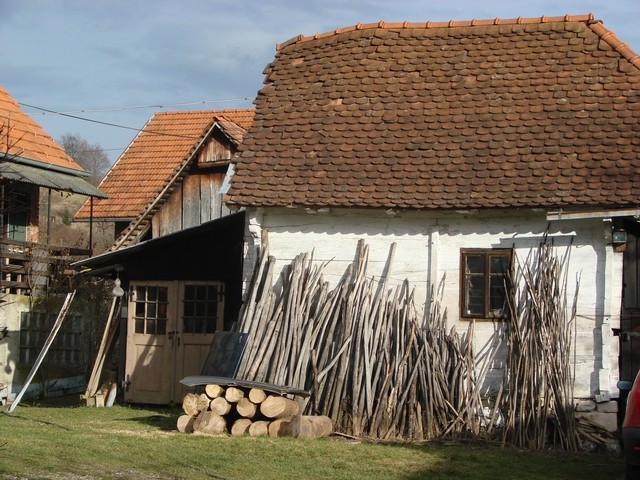 stara hižica bela